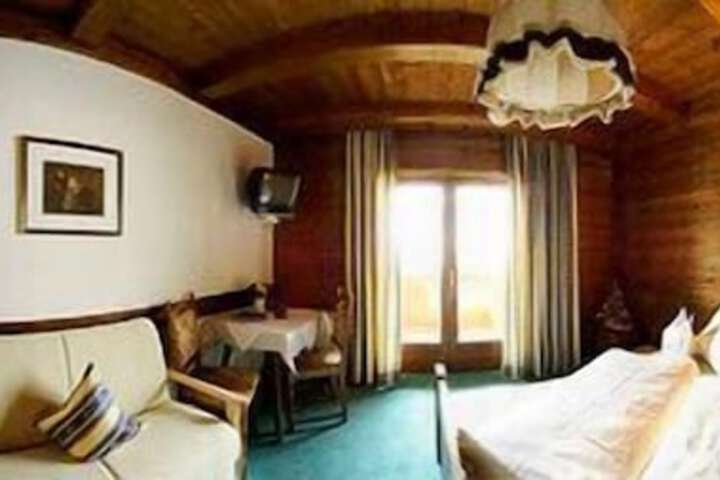 Room 9 of 39