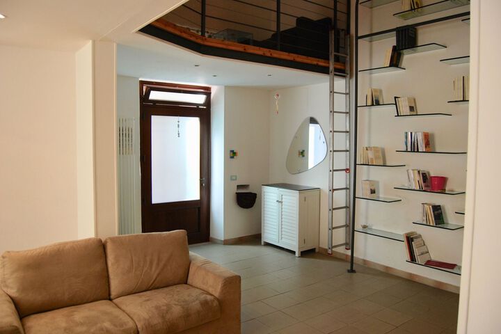 Room 7 of 27