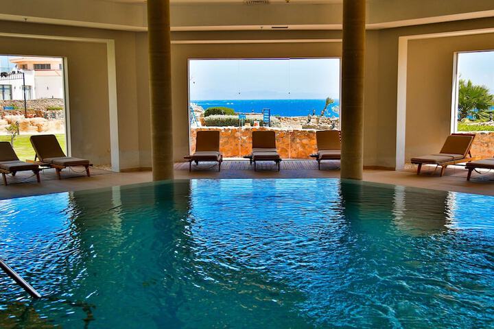Pool 52 of 125