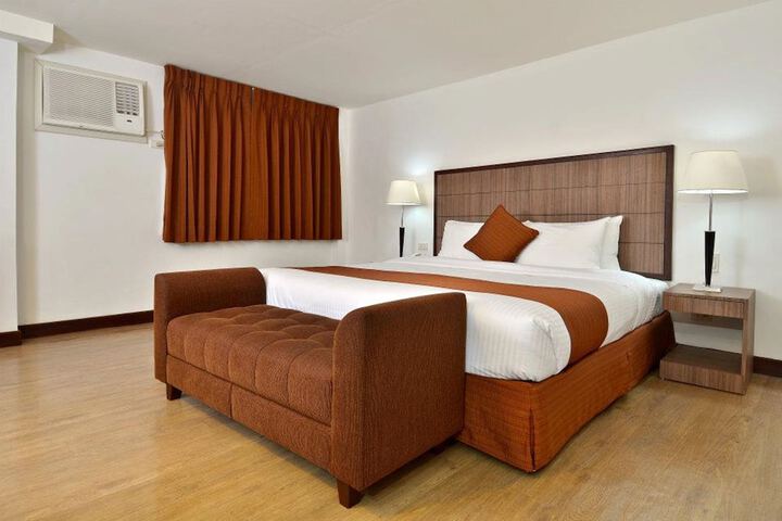 Room 9 of 39