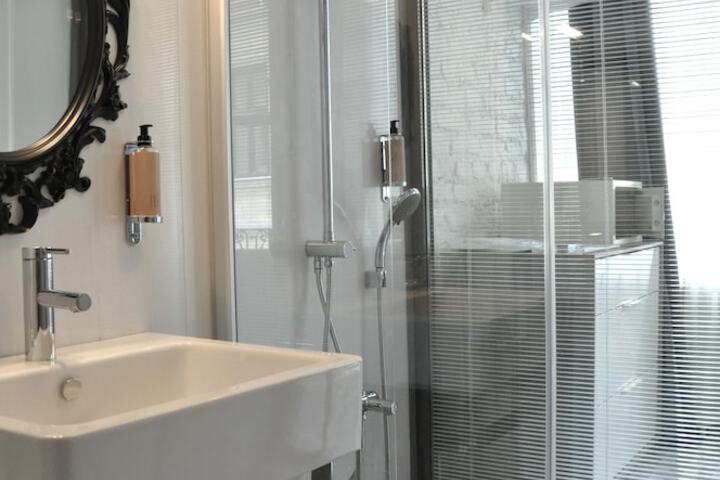 Room 44 of 58