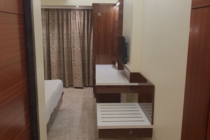 Room 53 of 97