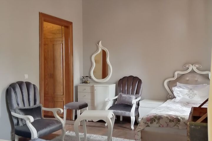 Room 6 of 47