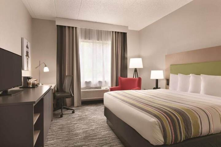 1 King Bed (1 of 9)