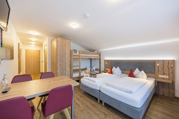 Room 8 of 32