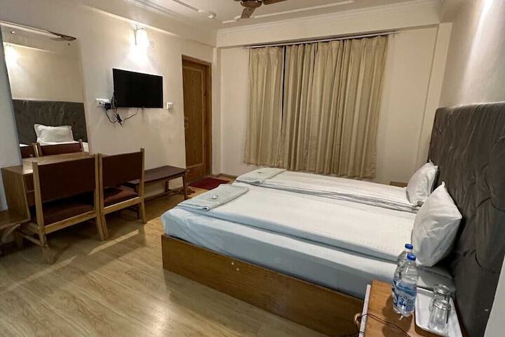 Room 9 of 11
