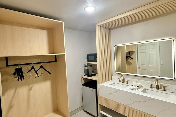 Room 8 of 54