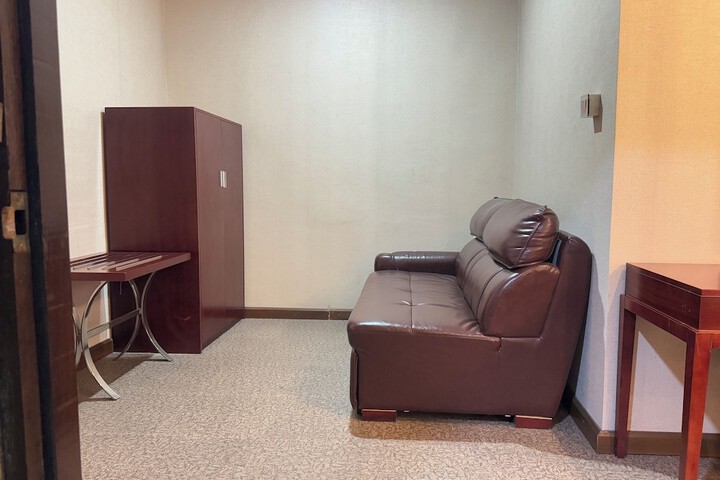 Room 19 of 32
