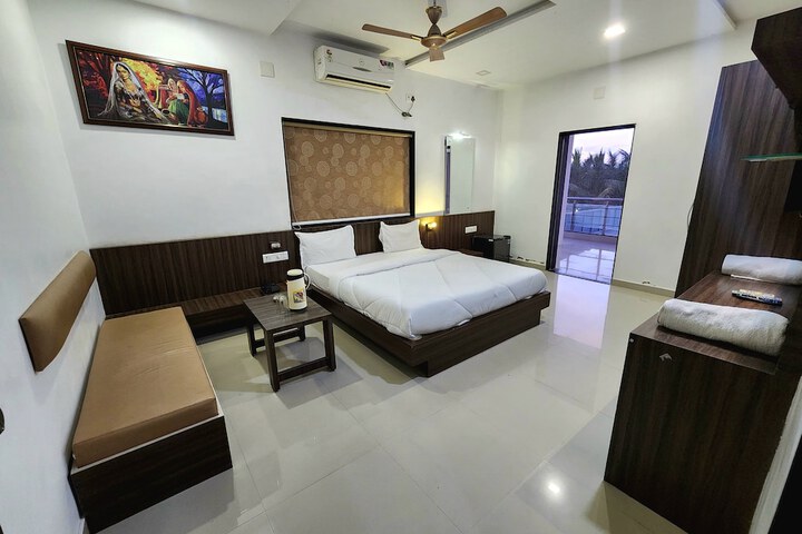Room 12 of 17