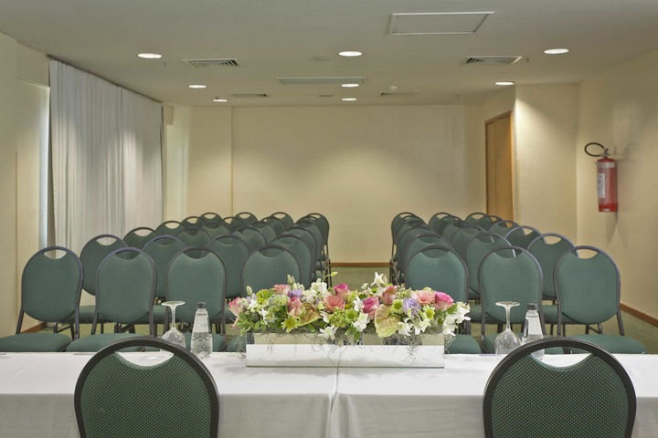 Business Center 78 of 113