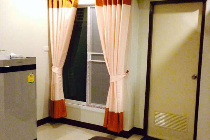Room 6 of 17