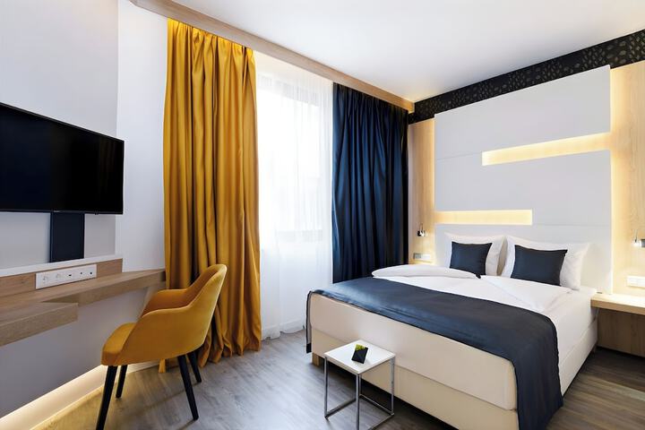 Room 8 of 25