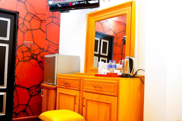 Room 48 of 230
