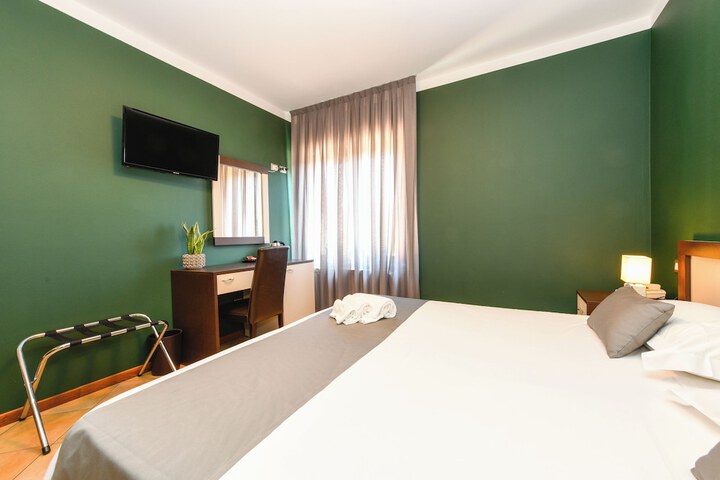 Room 27 of 104