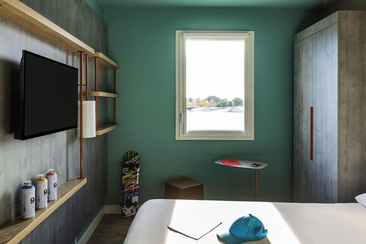 Room 10 of 36