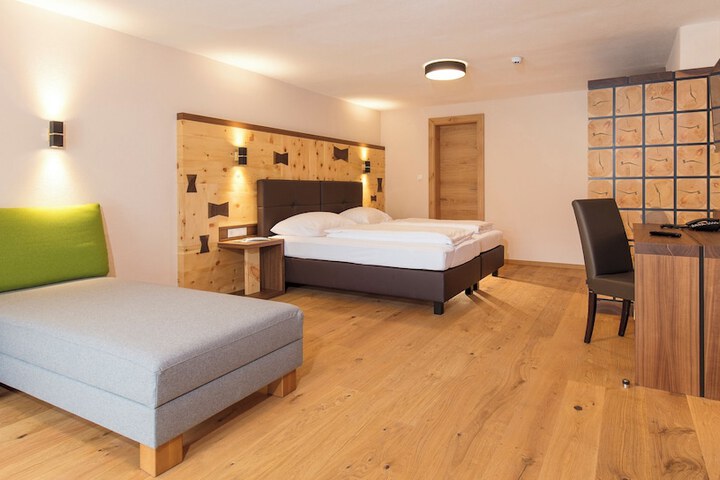 Room 3 of 52