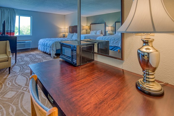 1 Queen Bed (3 of 15)