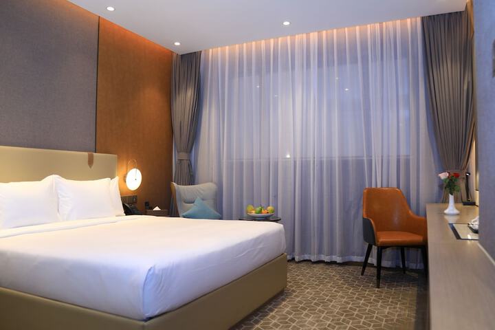 Room 10 of 28