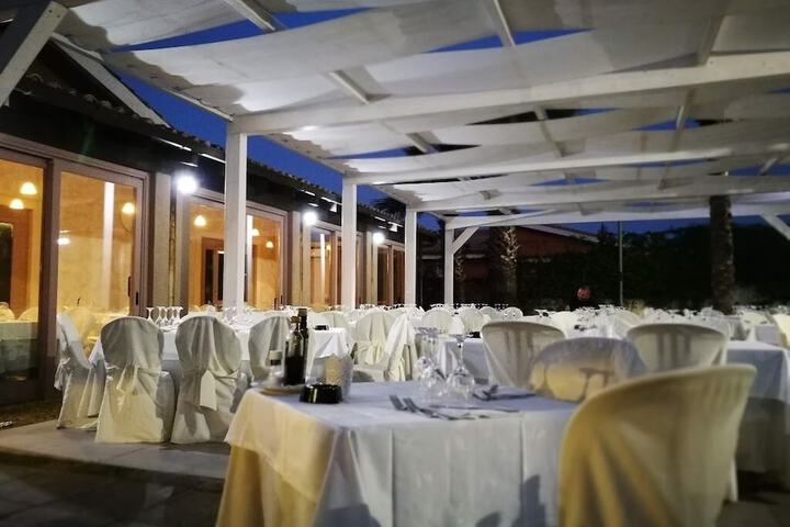 Dining 17 of 41