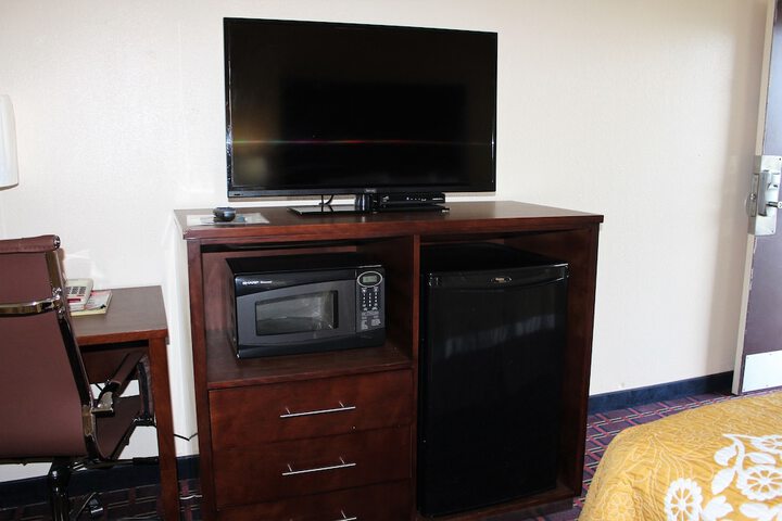 2 Queen Beds (12 of 20)