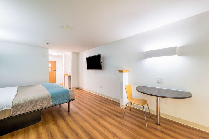 1 King Bed Kitchen (3 of 7)