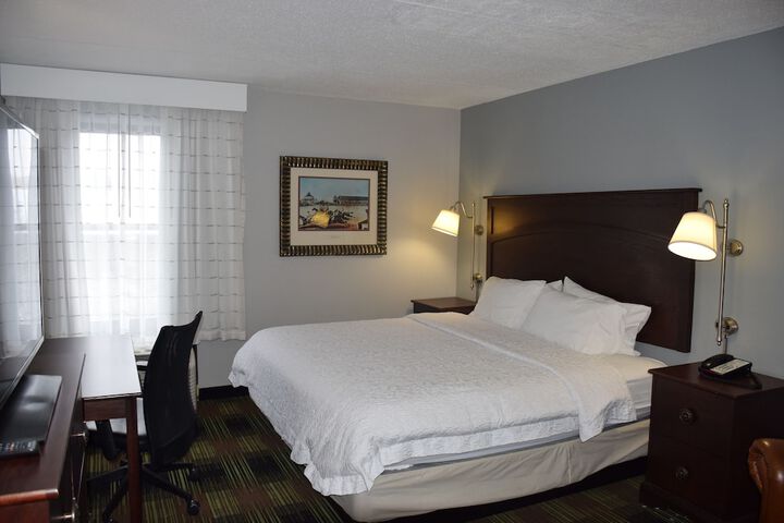 1 King Bed Deluxe Room (1 of 18)