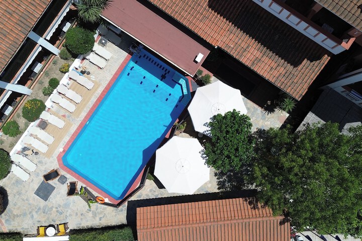 Pool 13 of 26