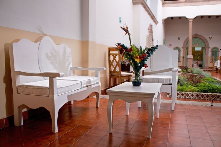 Entrance & Lobby