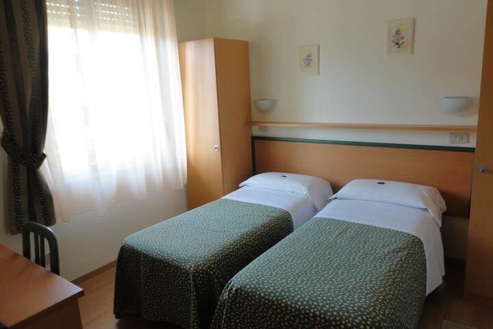 Room 14 of 34