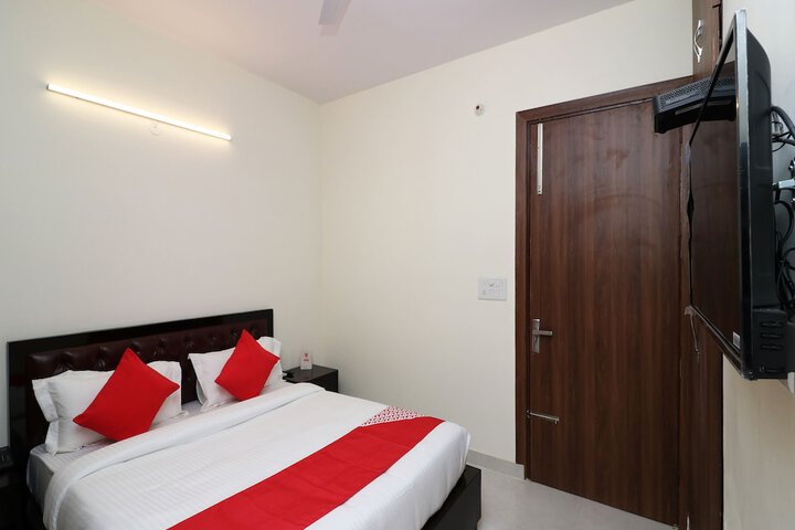 Room 6 of 11