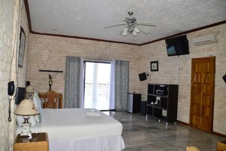 Room 13 of 32