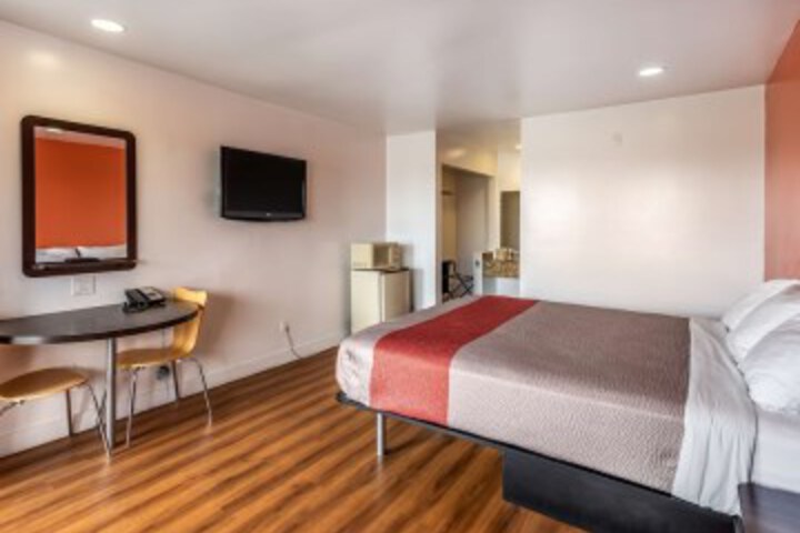 Room 5 of 25
