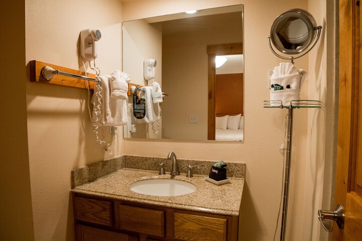 Bathroom sink