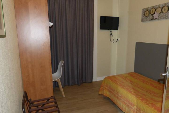 Room 15 of 60