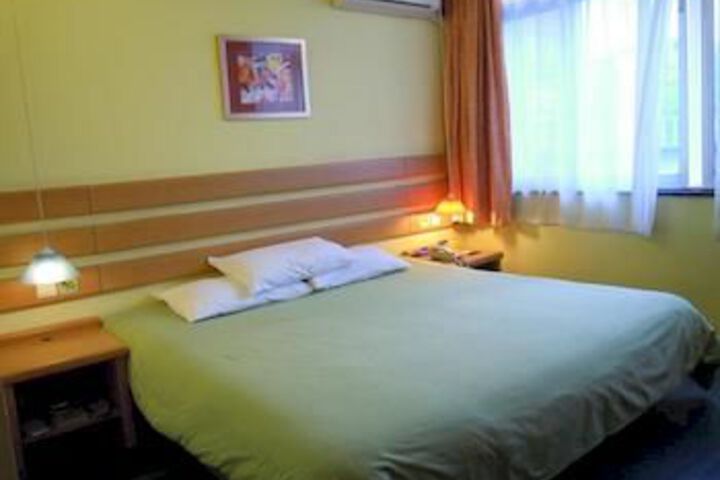 Room 5 of 19