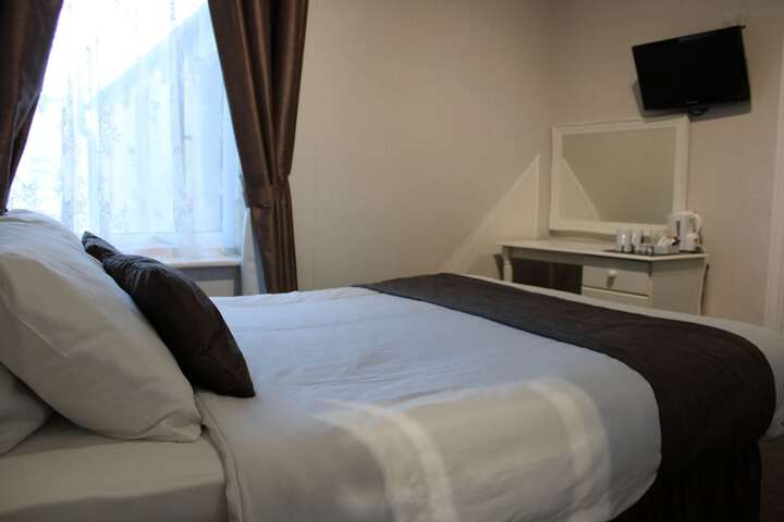 Room 14 of 34