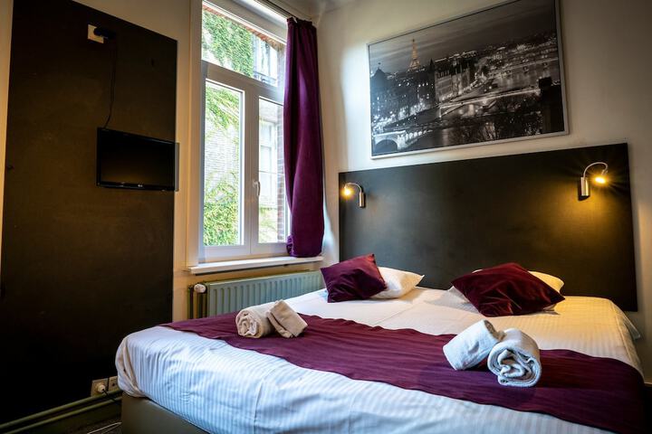 Room 13 of 53