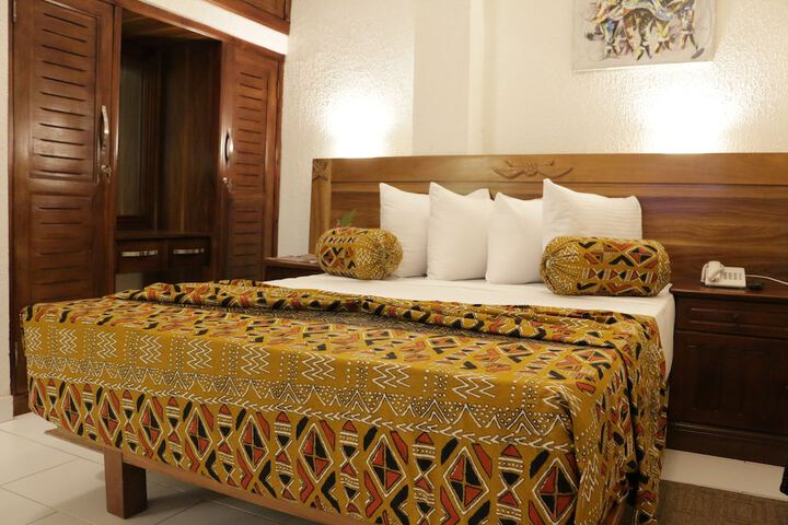 Coconut Grove Sakumono Hotel