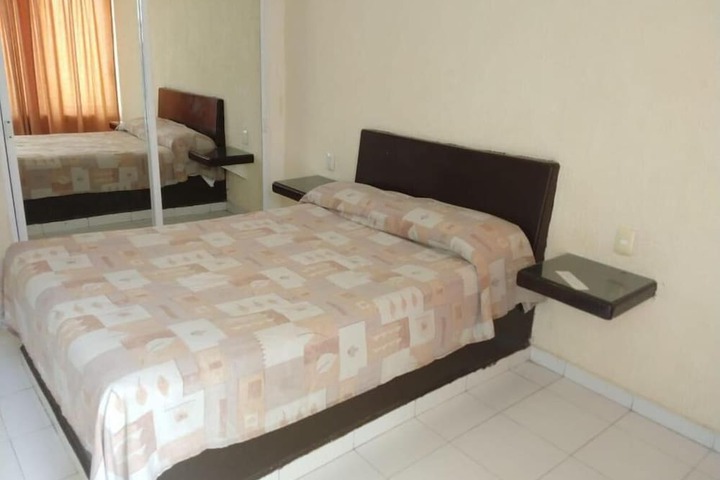 Room 4 of 25