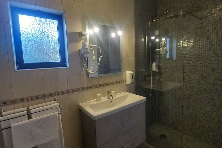 Room 40 of 99