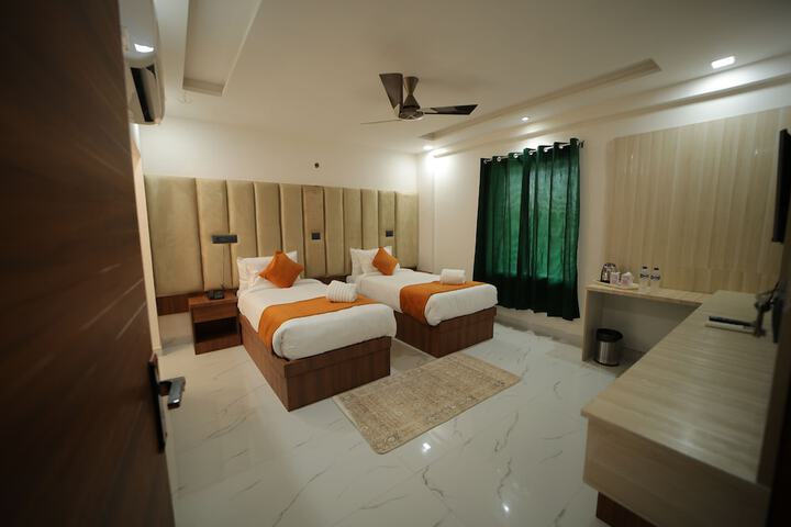 Room 9 of 36