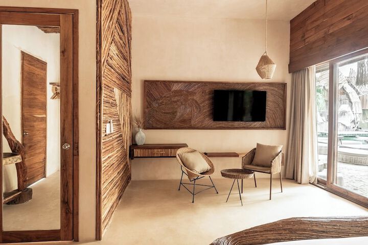 Room 15 of 110