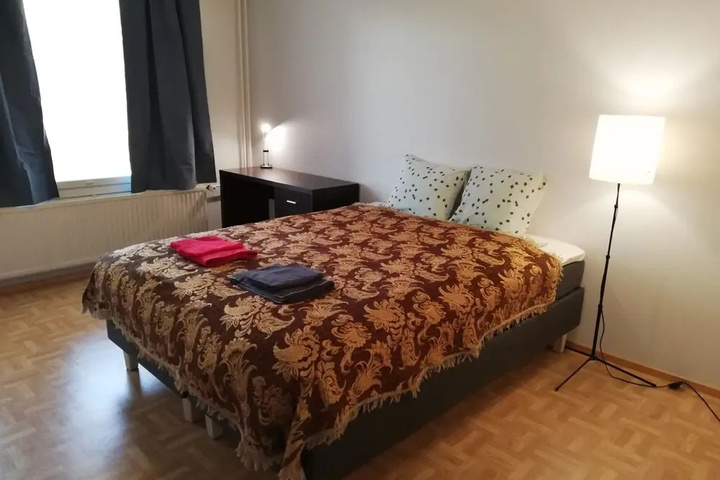 Room 6 of 18