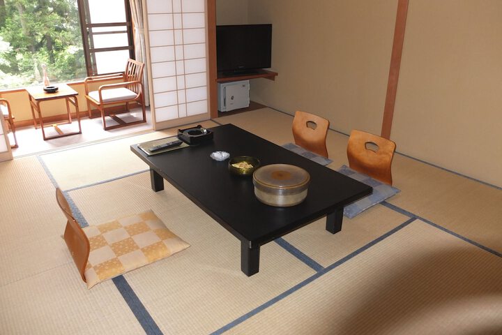Room 19 of 82
