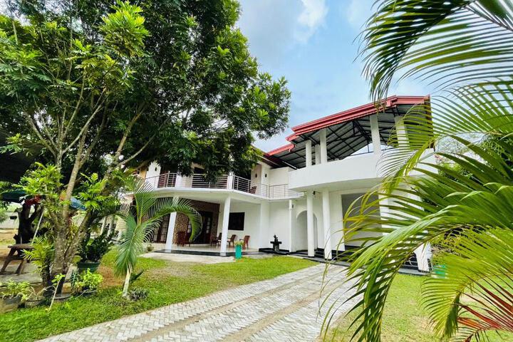 White win villa