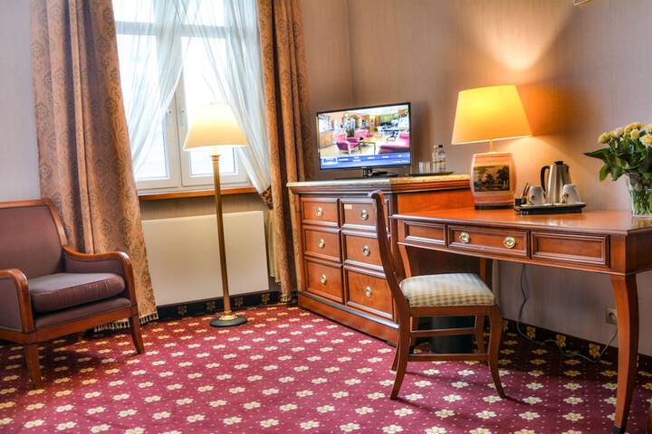 Room 46 of 86