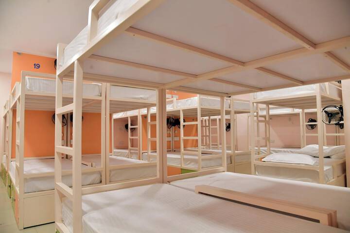 Room 5 of 32