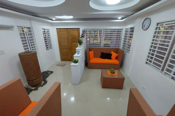 Room 8 of 33