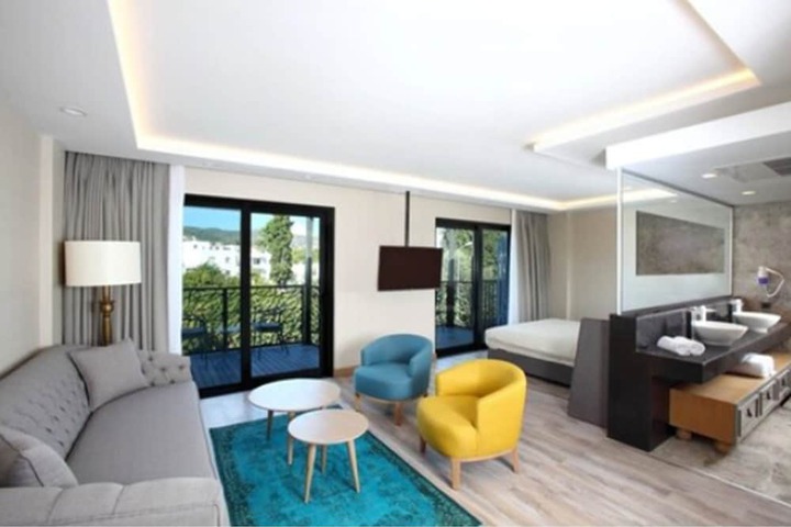 Room 10 of 32