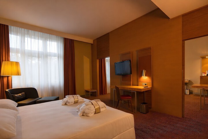 Room 9 of 60